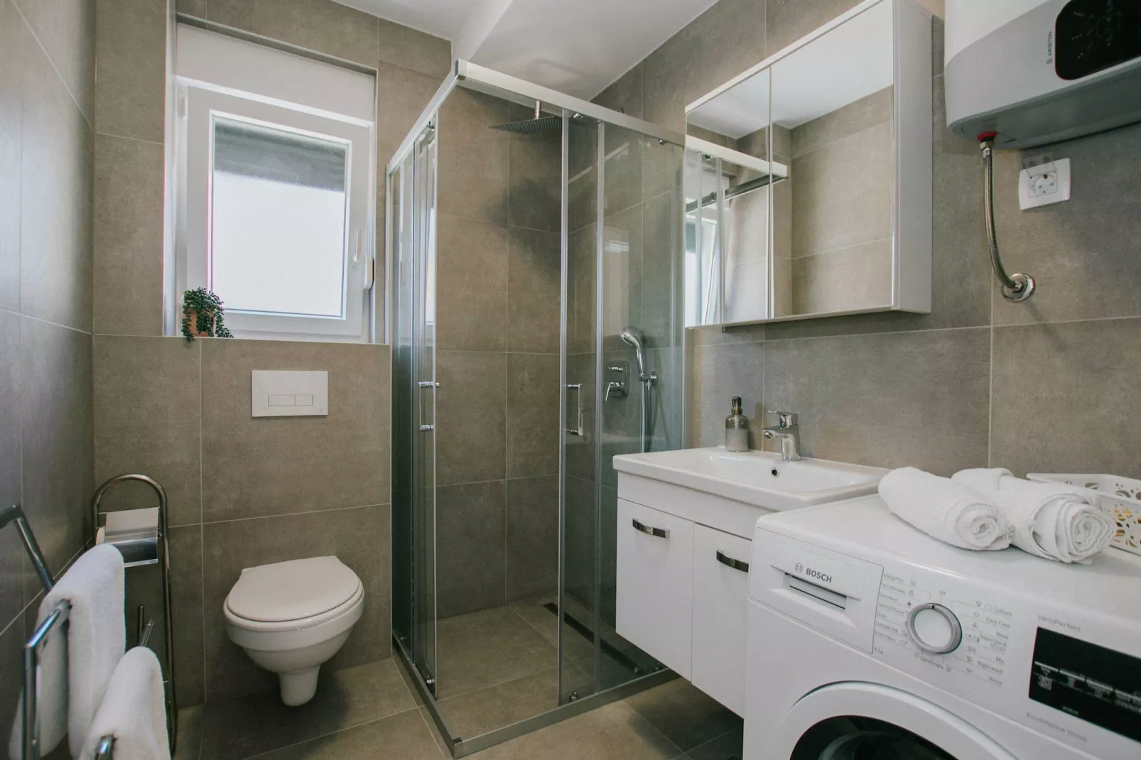 Spacious Luxury Trogir Apartments - Two Bedroom Apartment (Marin) - Bathroom