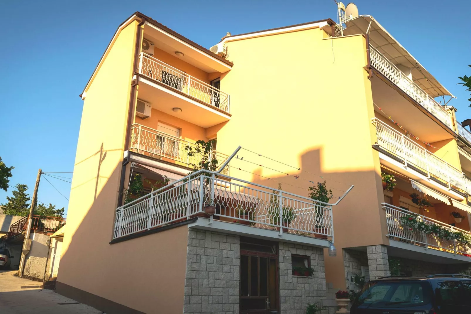 Scenic and Sunny Apartments with Sea View and Balcony - Two Bedroom Apartment with Balcony (owner veliki) - Im Freien