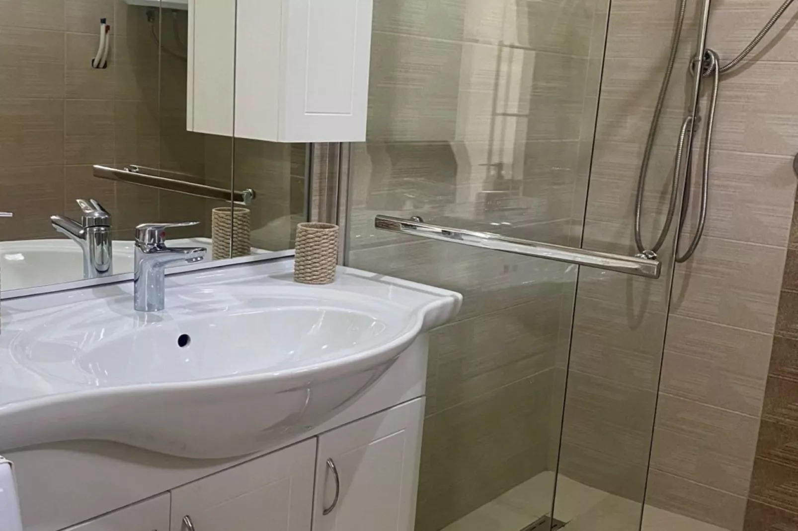Luxury Lovran Apartments with Swimming Pool - Standard One Bedroom Apartment - Bathroom