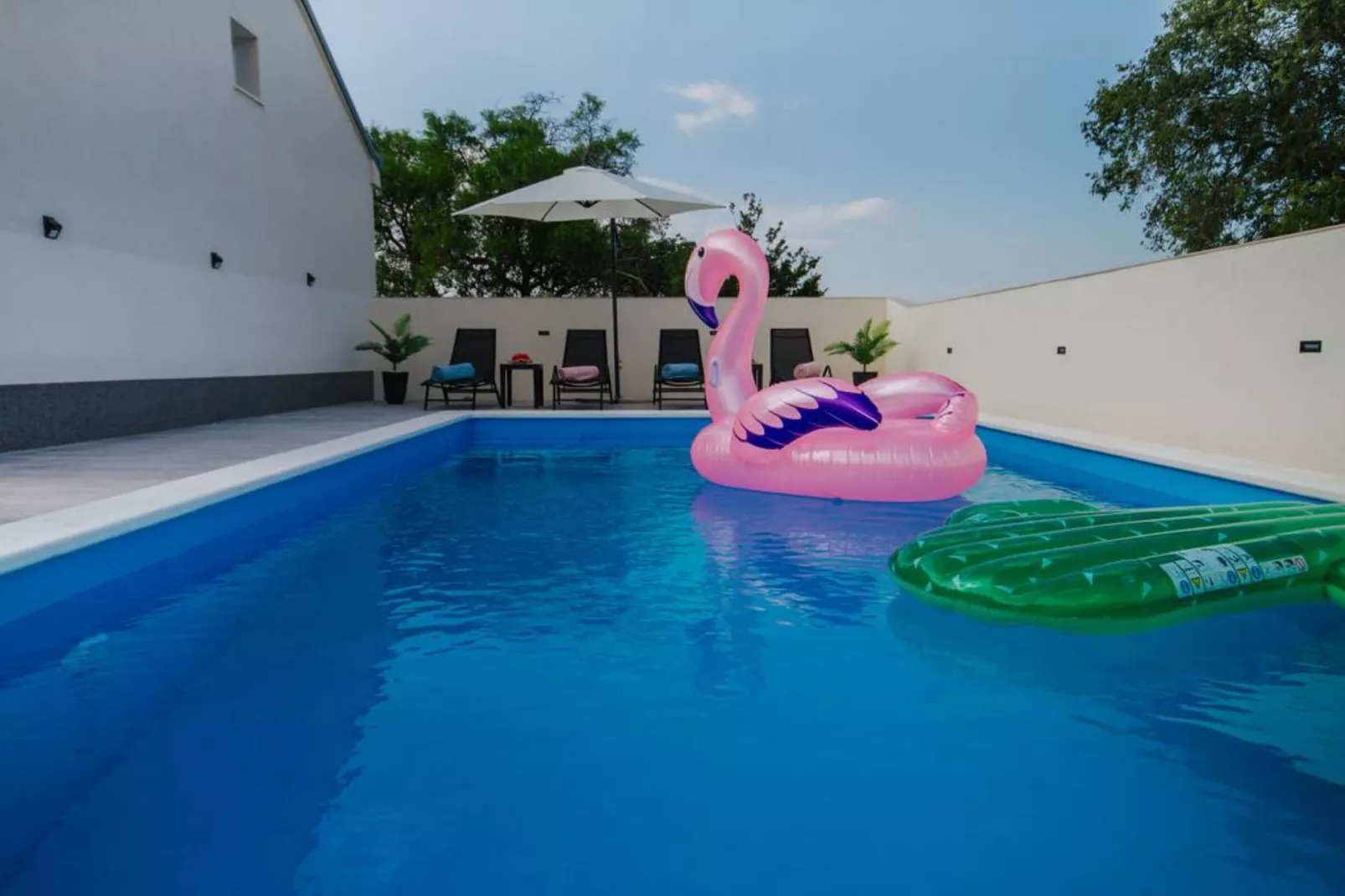 Tranquil Getaway Villa Prapatnica with Pool and Garden - Three  Bedroom Villa with Pool - Swimming pool