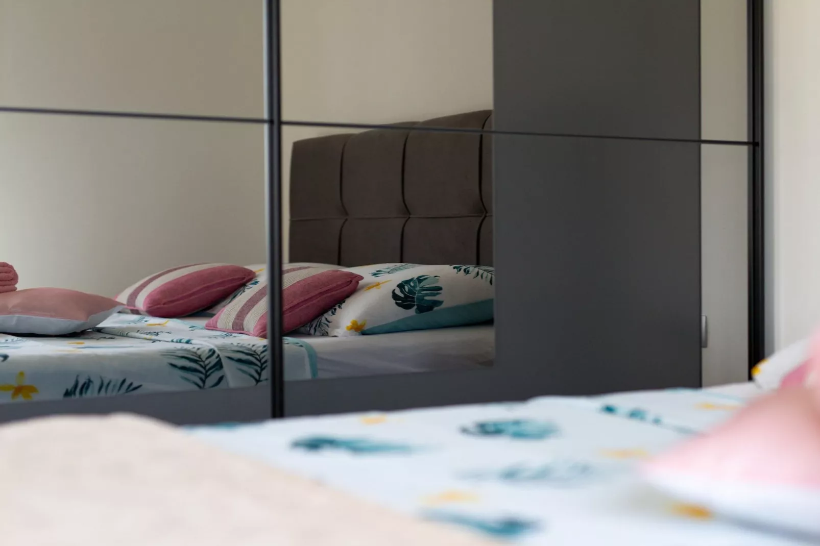 Trendy and Chic Apartment with Terrace and Private Garden - One Bedroom Apartment - Schlafzimmer