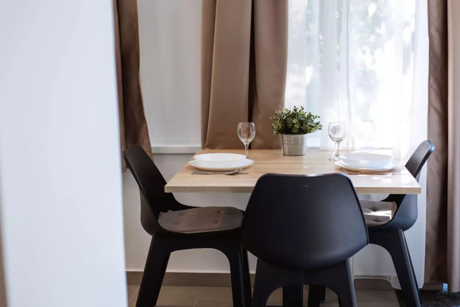 Stylish Apartments with Osijek Near Top Attractions - Standard Studio Apartment  - Maks 3 - Salle à manger