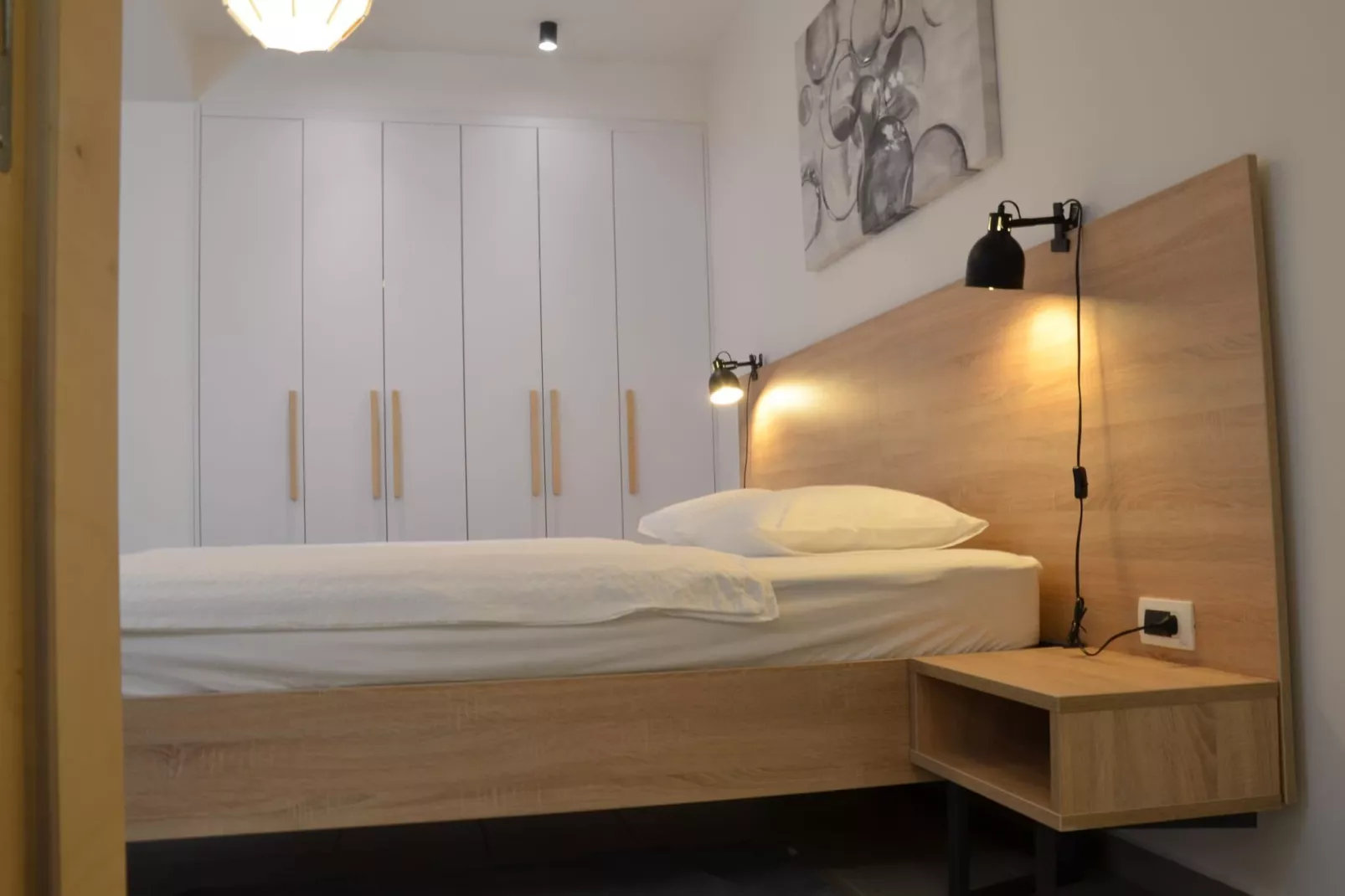Stylish Apartments with Osijek Near Top Attractions - Comfort Studio Apartment - Maks - Bedroom