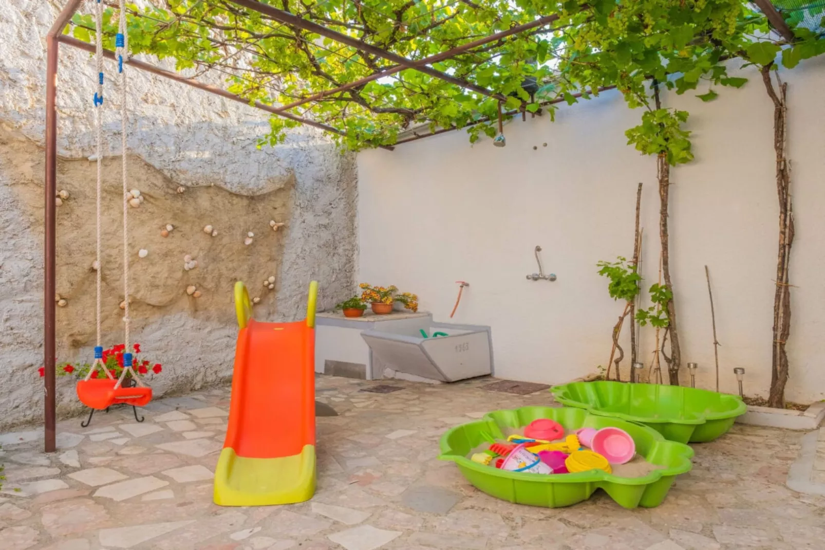 Exquisite Holiday Home with Private Pool and Sauna - Three Bedroom Holiday Home - Extérieur