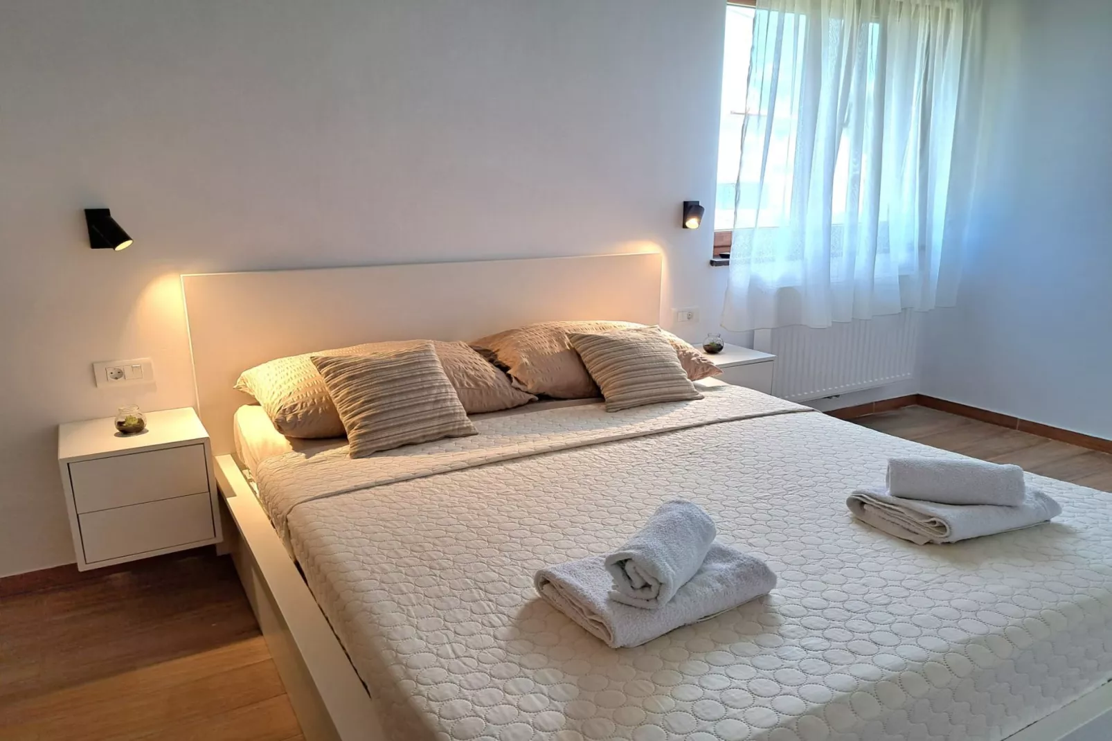 Tranquil Holiday Home with Pool, Garden, and Playground in a Peaceful Countryside Setting - Three Bedroom Holiday Home - Bedroom