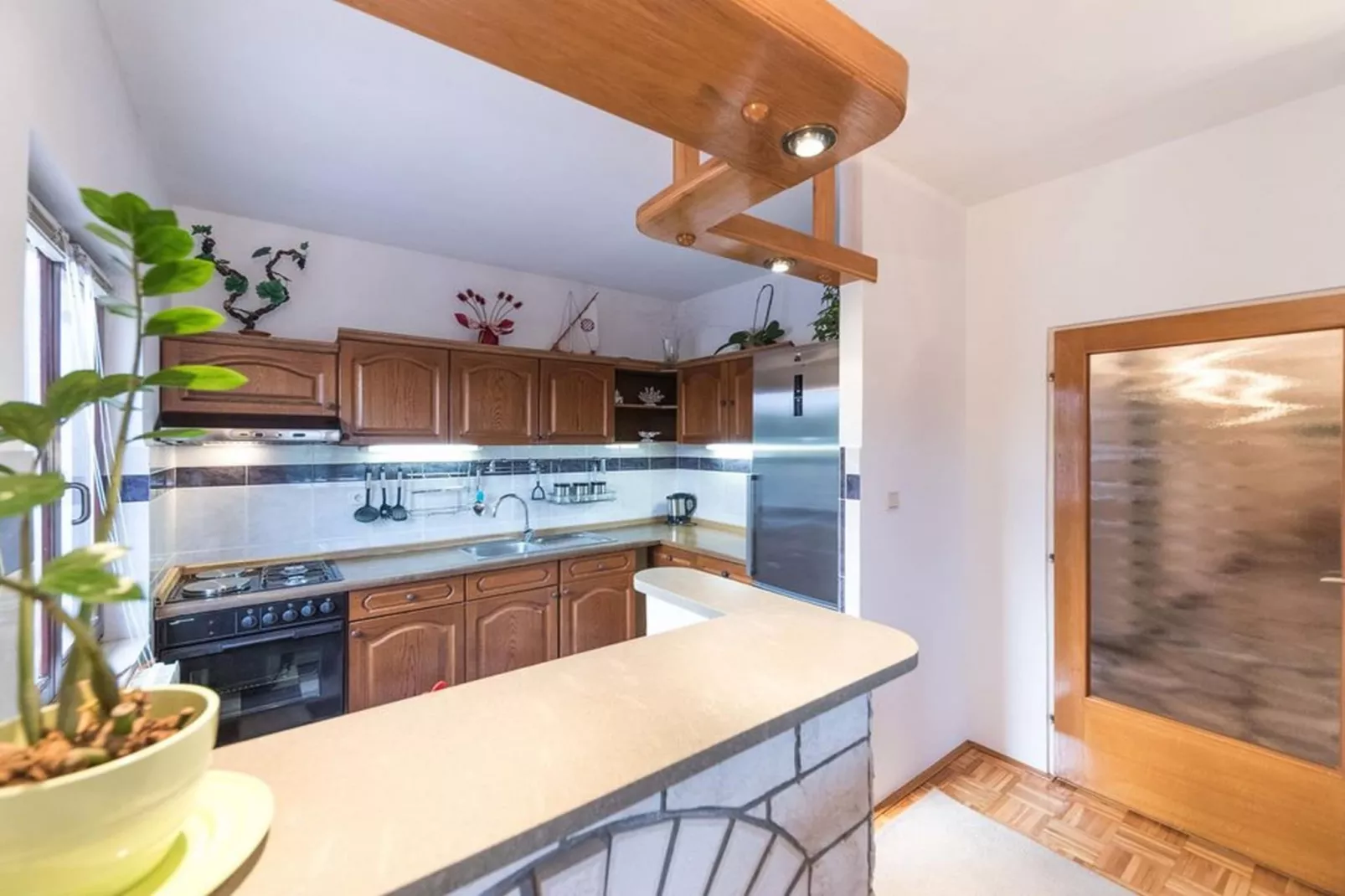 Relaxing Holiday Home with Pool, Fitness Area, and Entertainment Facilities - Six Bedroom Holiday Home - Küche