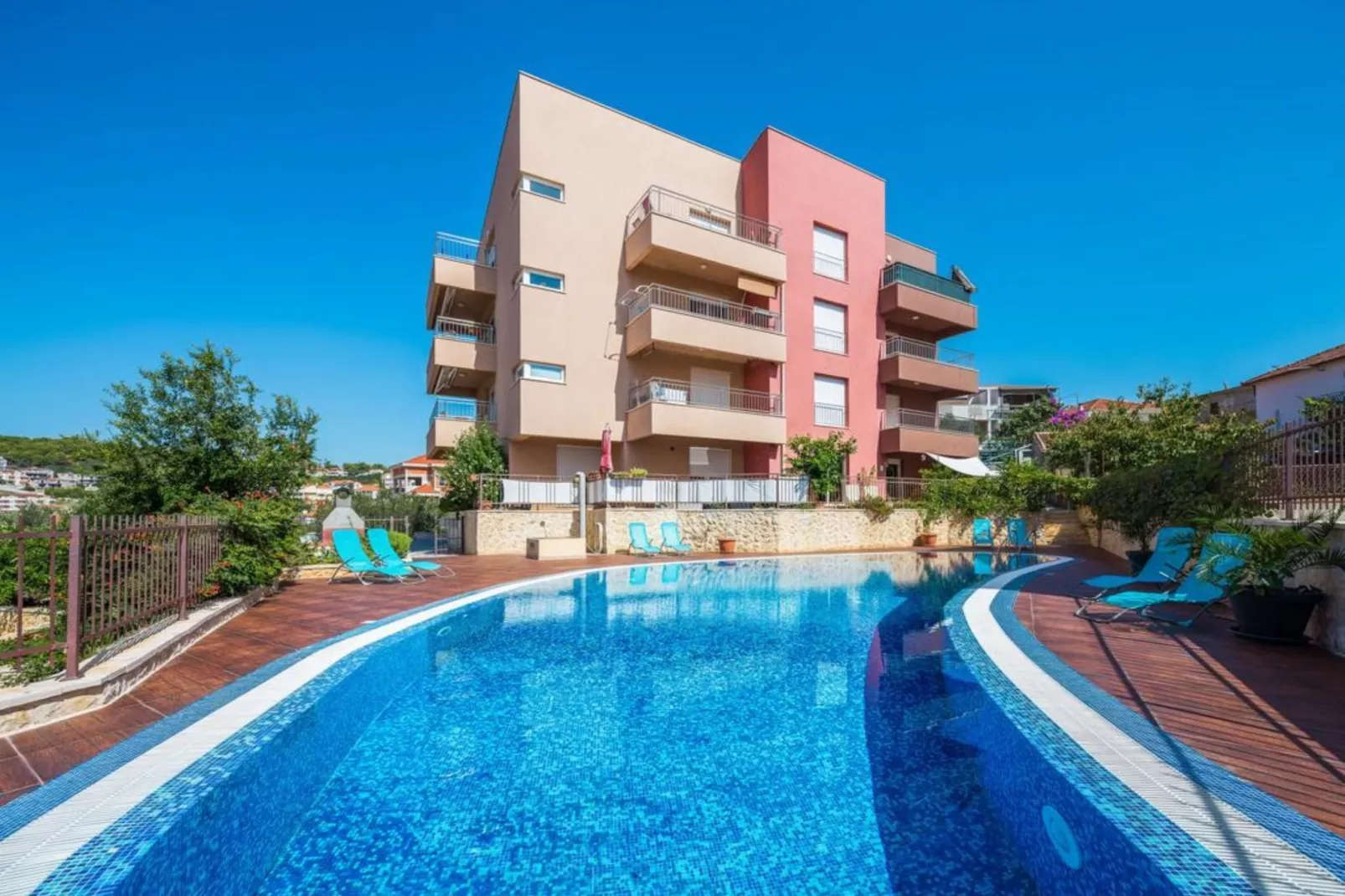 Elegant Hideaway Apartment with Pool - Two Bedroom Apartment with Pool - Im Freien