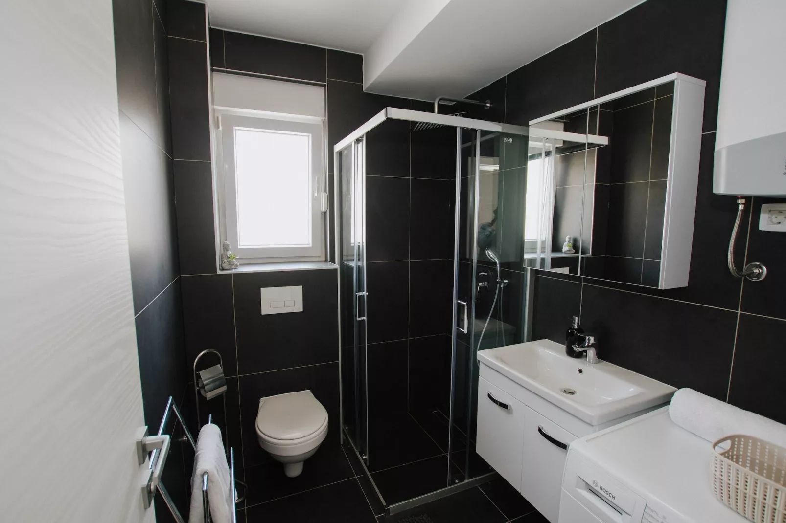 Spacious Luxury Trogir Apartments - Standard Two Bedroom Apartment (Nora) - Bathroom