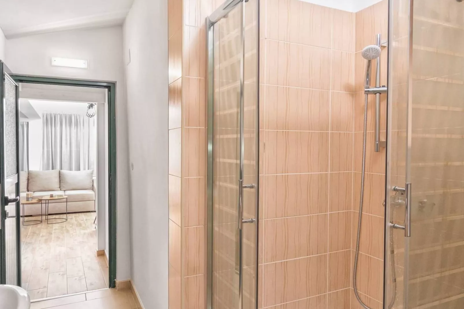 Hidden Gem Holiday Home with Pool in Kastel Stafilic - Two Bedroom Holiday Home with Pool - Bathroom