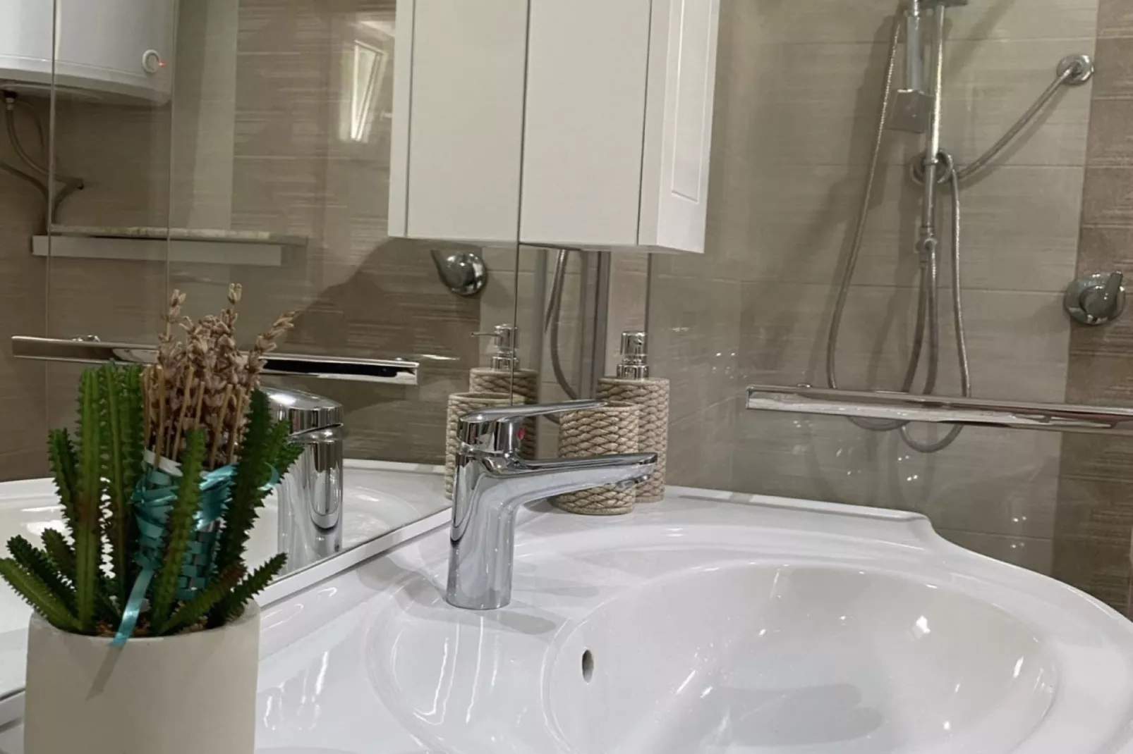 Luxury Lovran Apartments with Swimming Pool - Standard One Bedroom Apartment - Bathroom