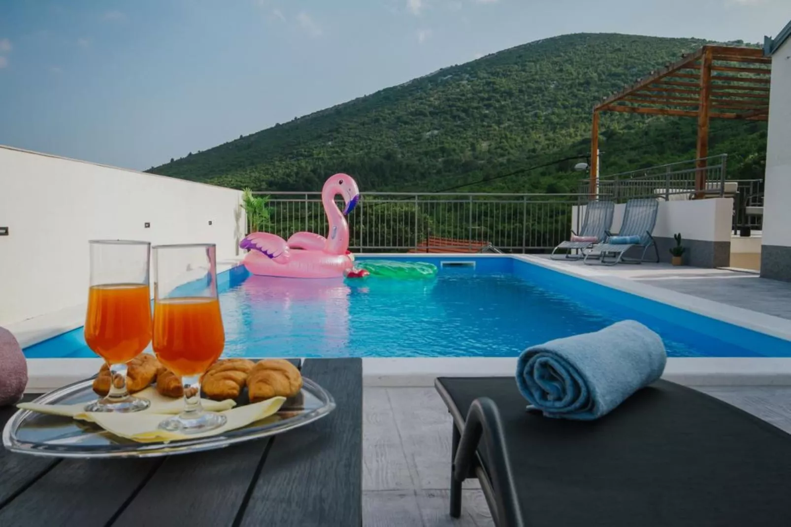 Tranquil Getaway Villa Prapatnica with Pool and Garden - Three  Bedroom Villa with Pool - Swimming pool