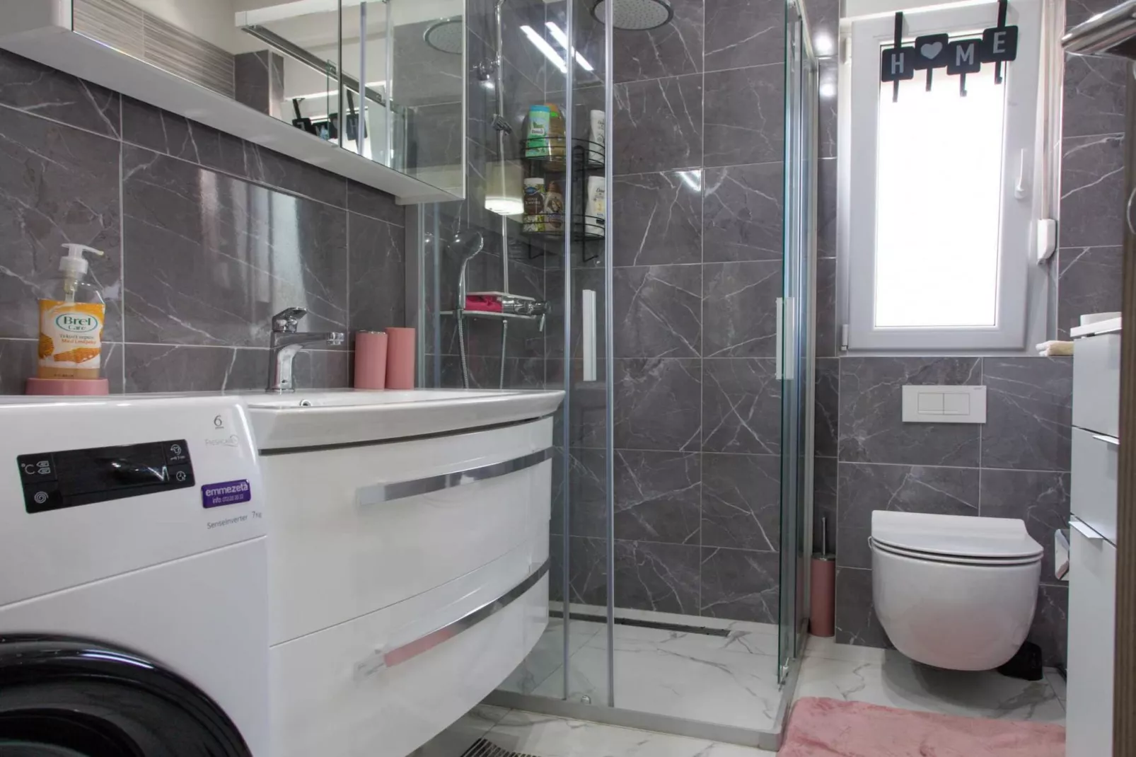 Trendy and Chic Apartment with Terrace and Private Garden - One Bedroom Apartment - Badezimmer