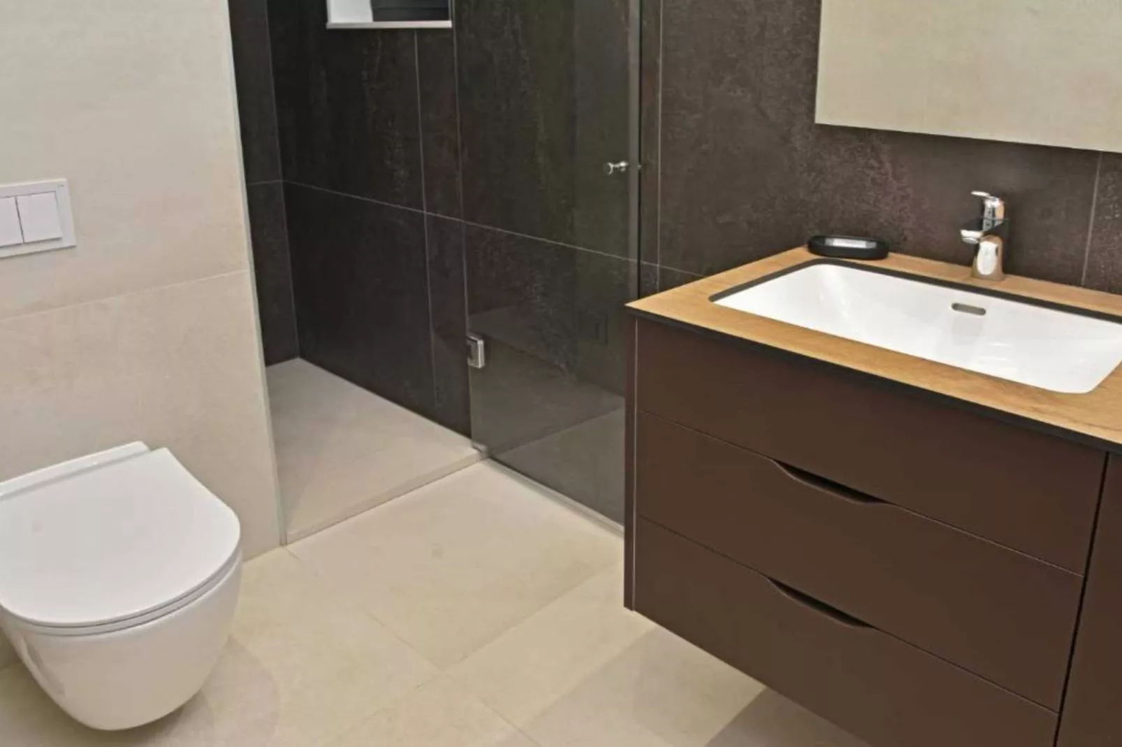 Luxury Slatine Apartments with Terrace and Garden - Two Bedroom Apartment with Terrace - Bathroom