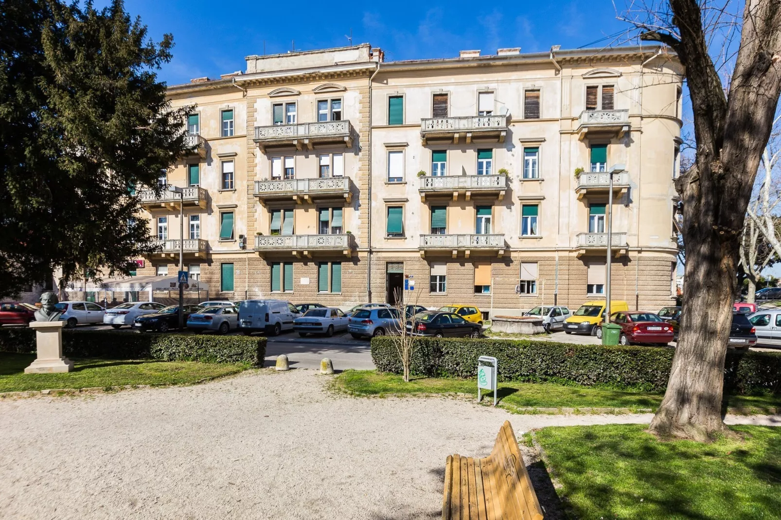 Charming and Historic Old Town Apartments - One Bedroom Apartment - Outdoor