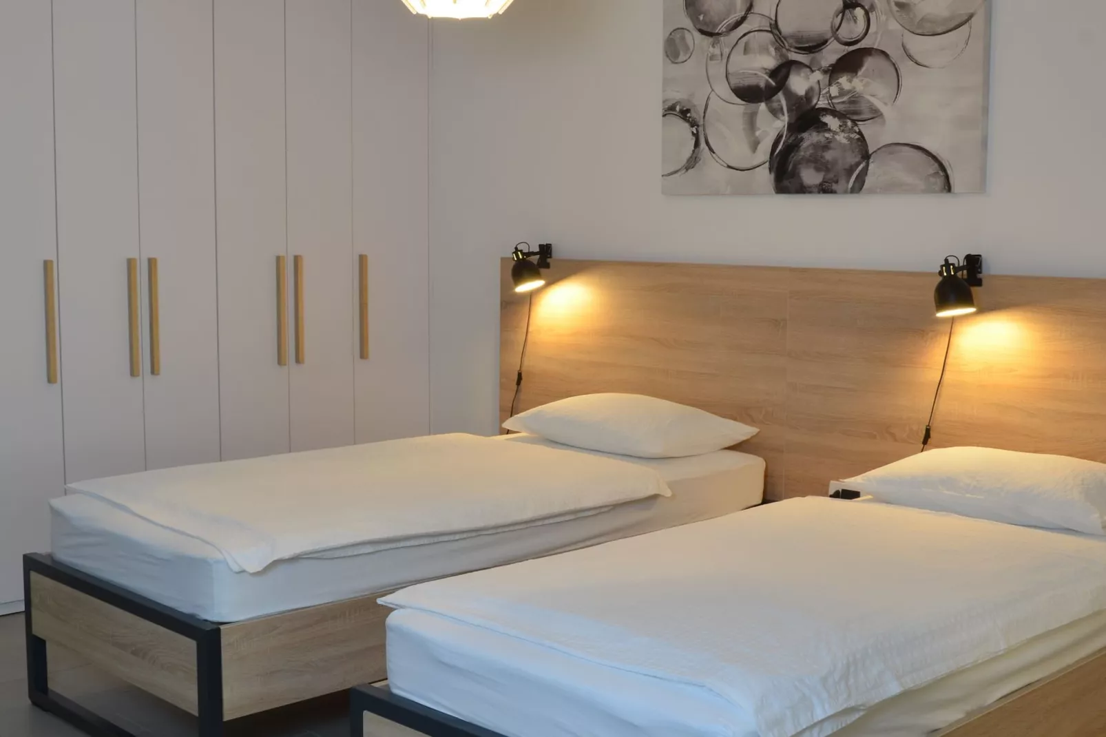 Stylish Apartments with Osijek Near Top Attractions - Comfort Studio Apartment - Maks - Bedroom