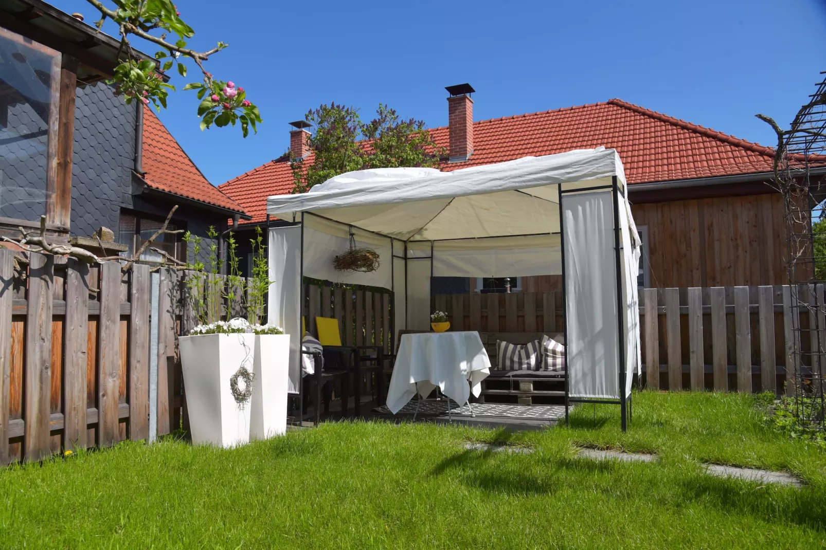 Ferienwohnung Eliese - Jardins en été