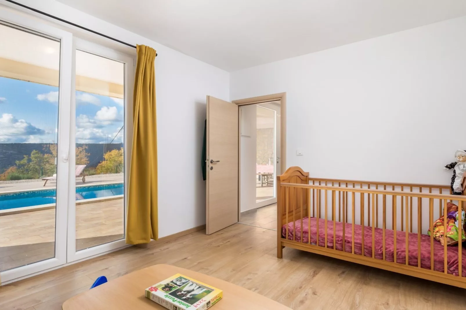 Wonderful Labin Villa with Private Pool and Sea Views - Three Bedroom - Schlafzimmer