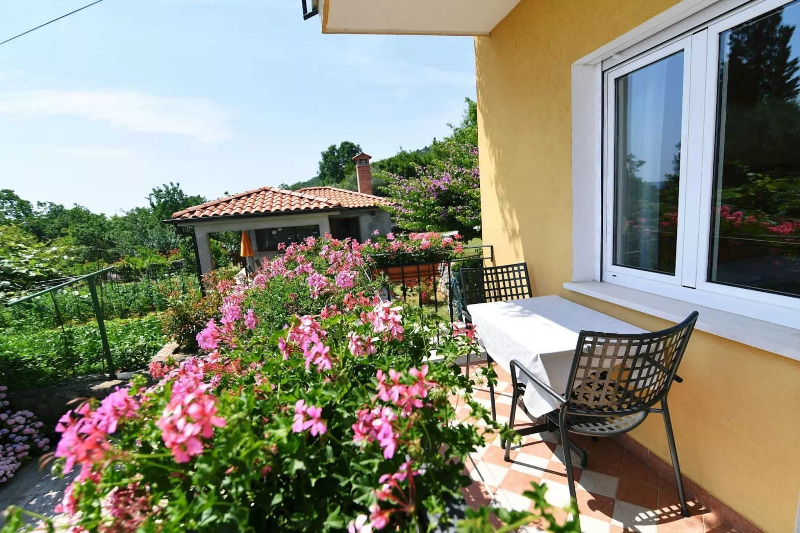 Scenic Retreat Rooms and Family Apartments - One Bedroom Apartment with Terrace - Terrace