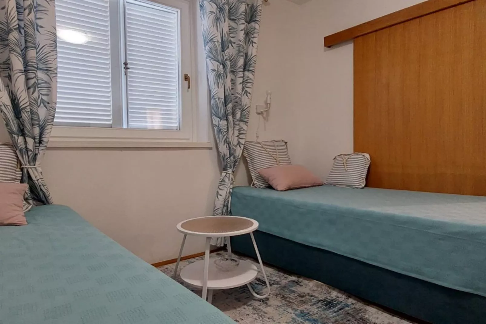 Charming Crikvenica Beachfront Apartment - One Bedroom Apartment - Chambre