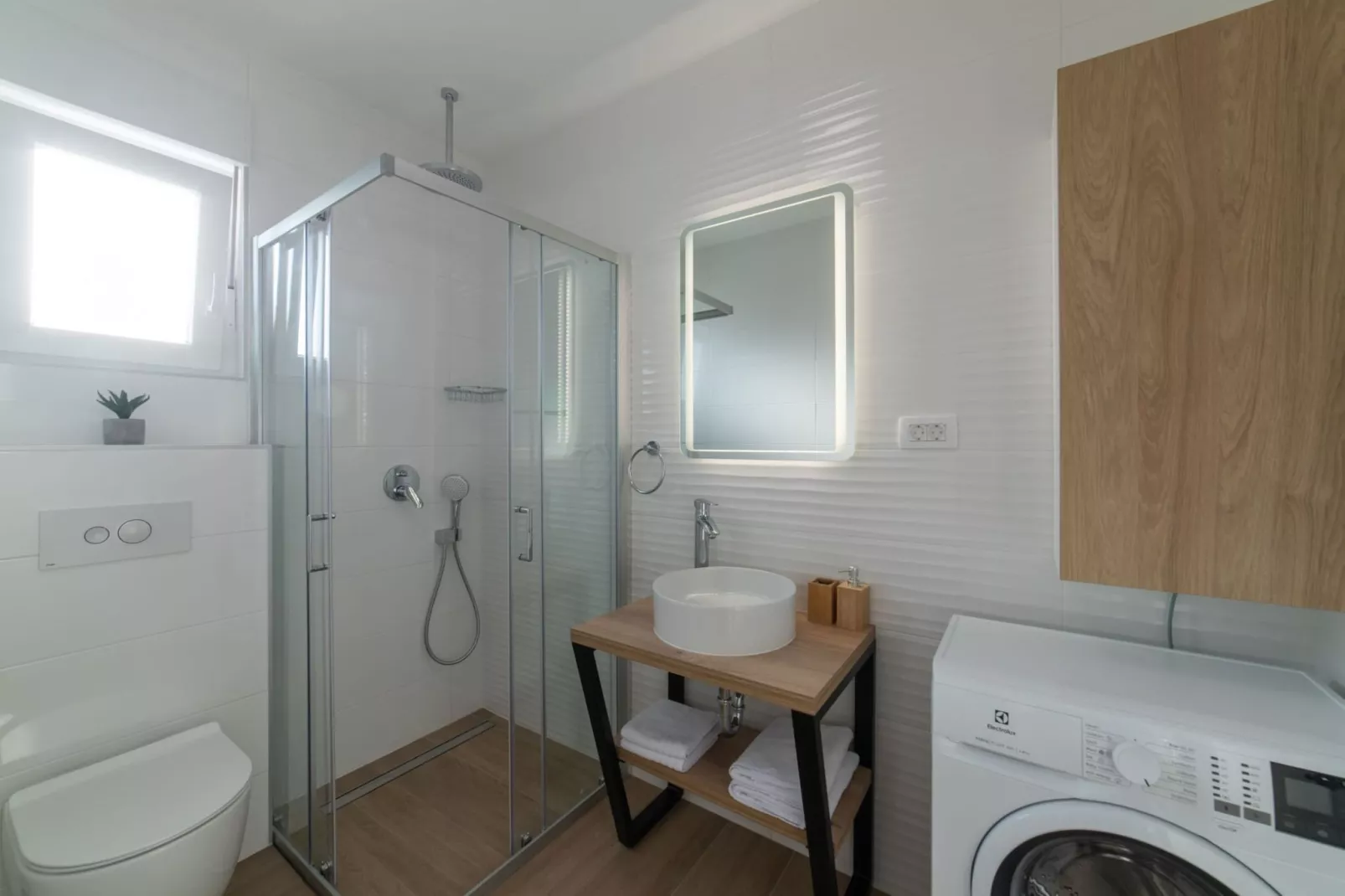 Luxury Kastela Villa with Heated Pool and Lounge Area - Four Bedroom Villa - Bathroom