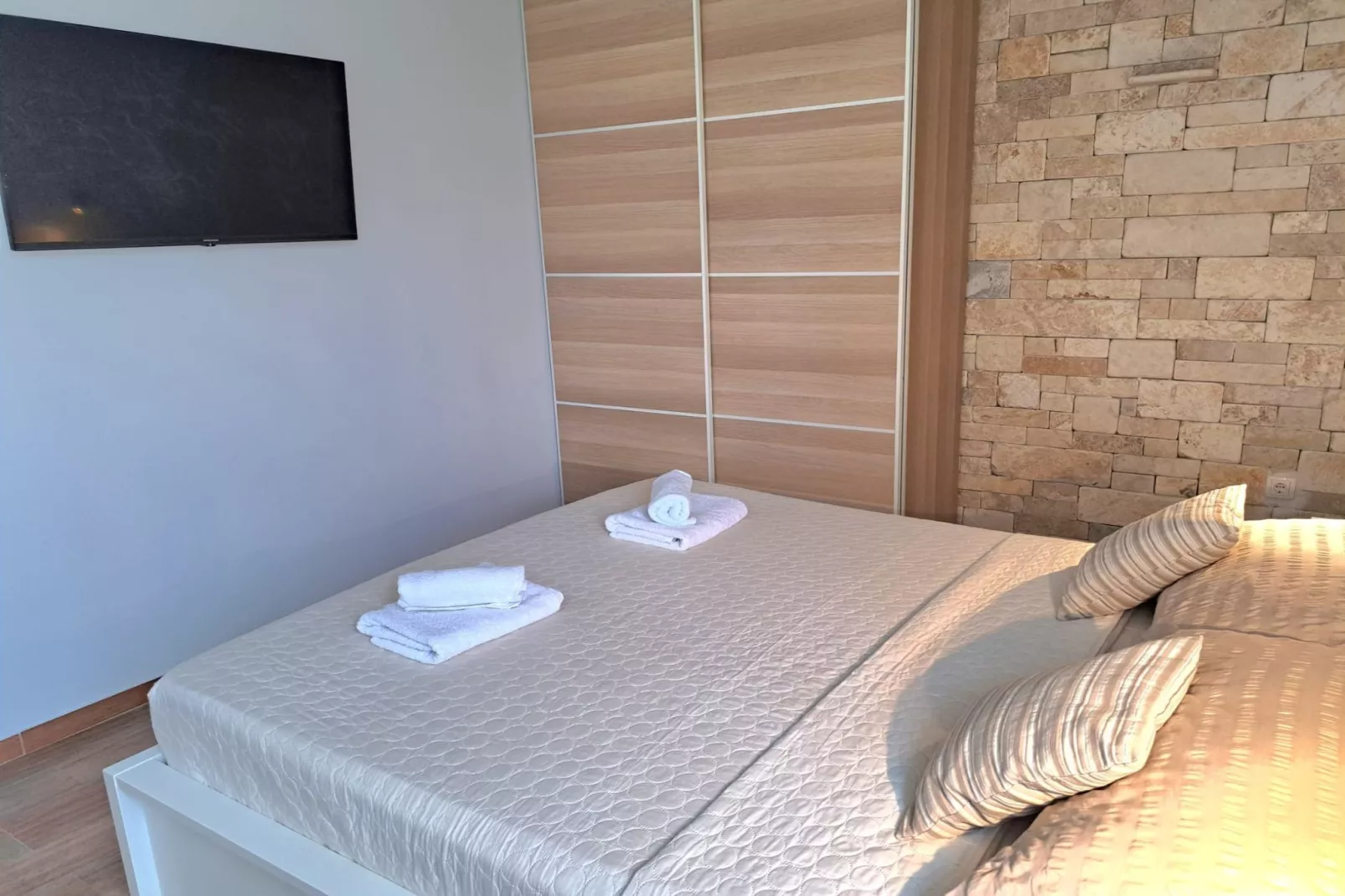 Tranquil Holiday Home with Pool, Garden, and Playground in a Peaceful Countryside Setting - Three Bedroom Holiday Home - Bedroom