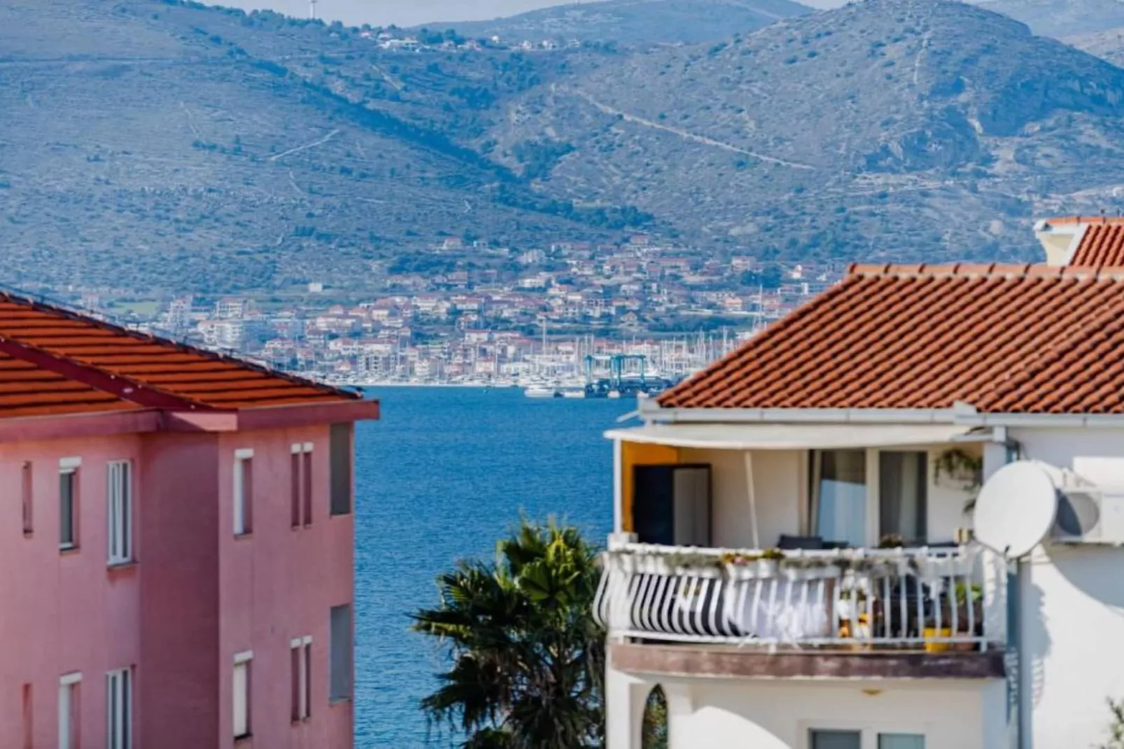 Charming and Cozy Okrug Gornji Apartment with Balcony - One Bedroom Apartment with Balcony - Aussicht