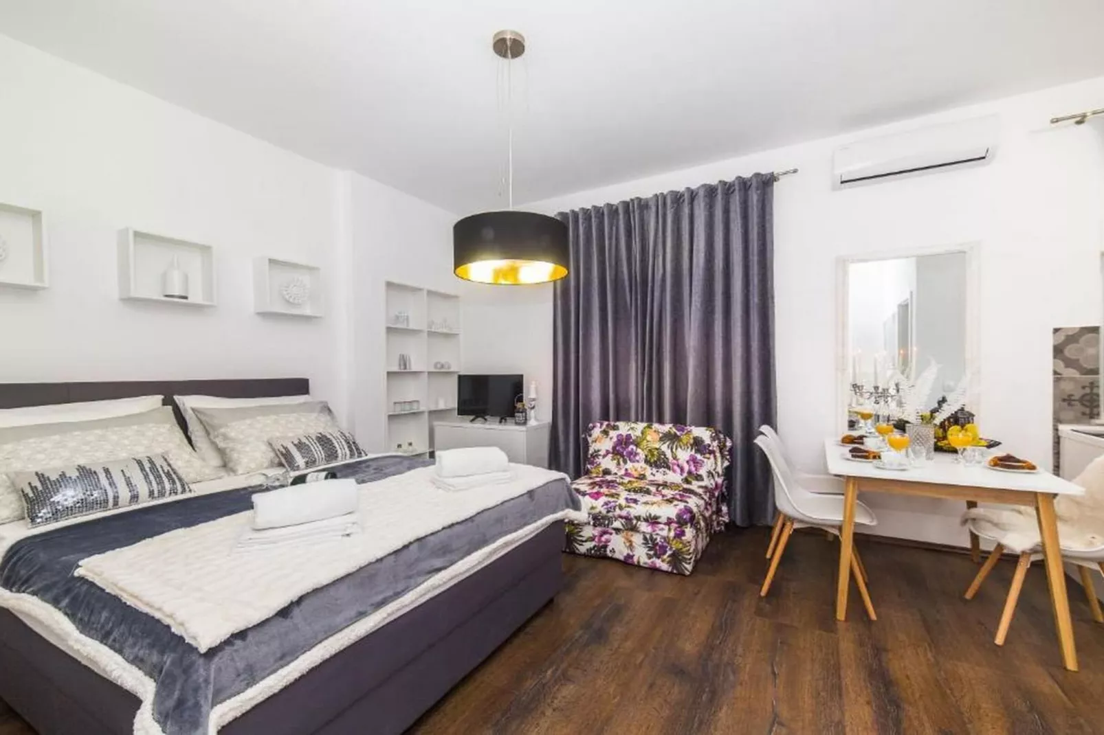 Charming Villa with Outdoor Pool, BBQ, and Sun Deck in Tranquil Kaštela Area - Five bedroom Villa - Bedroom