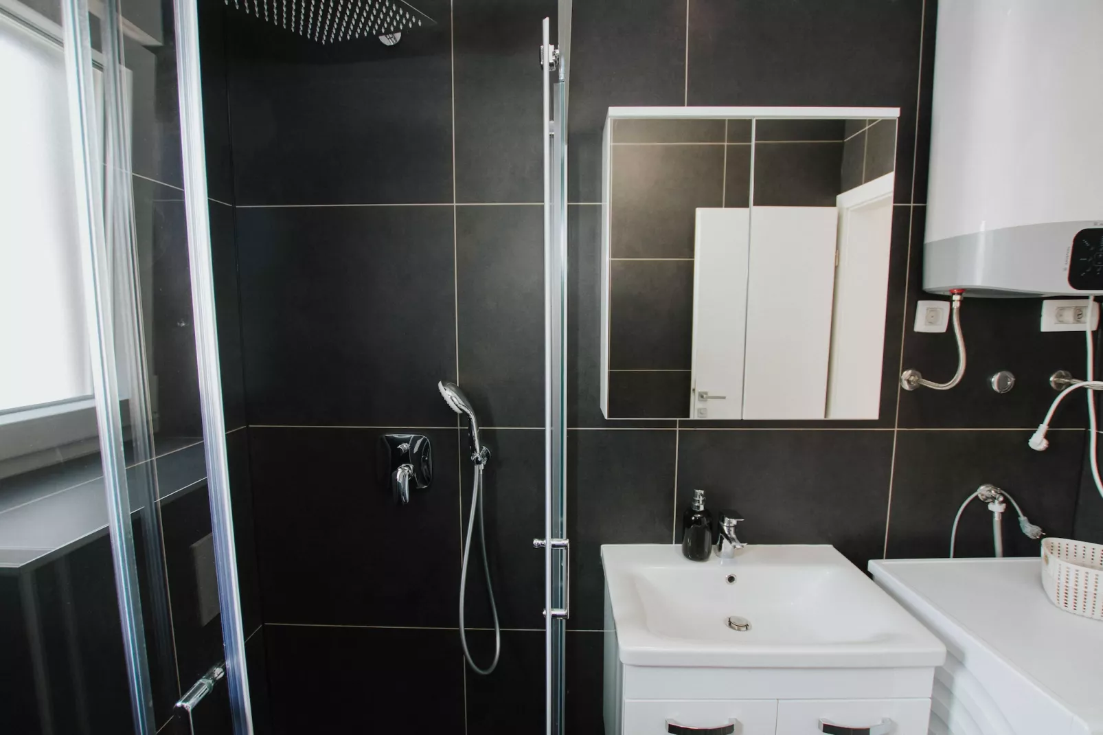 Spacious Luxury Trogir Apartments - Standard Two Bedroom Apartment (Nora) - Bathroom