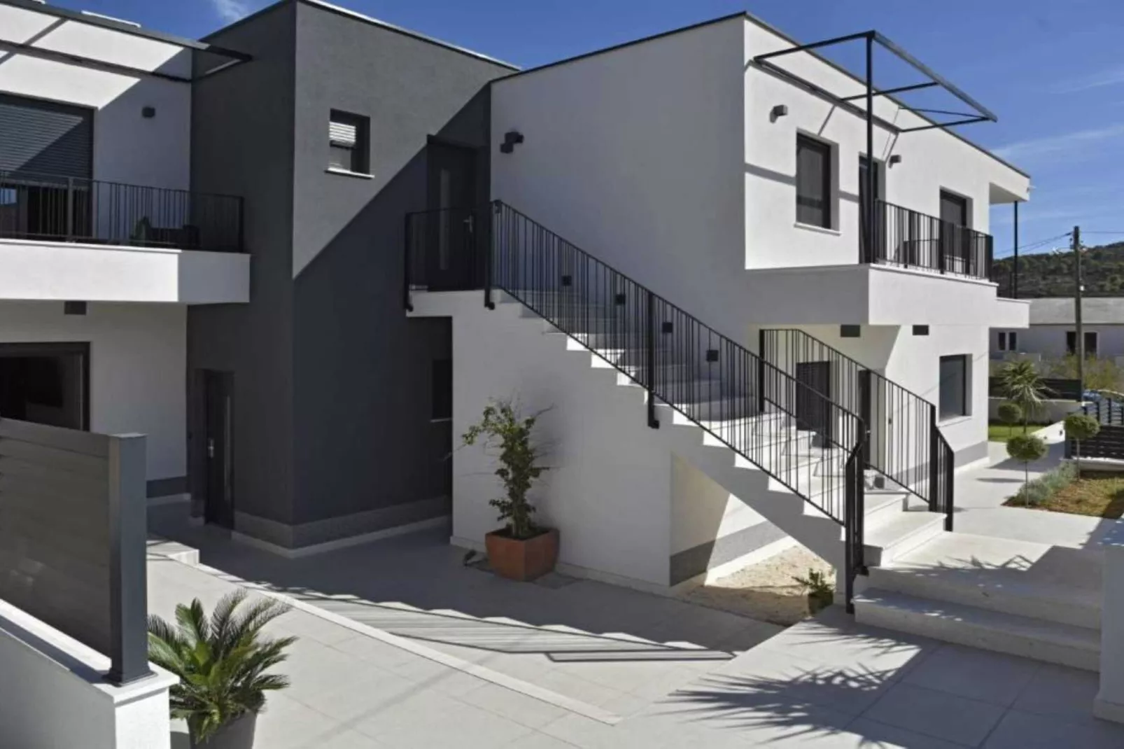 Luxury Slatine Apartments with Terrace and Garden - One Bedroom Apartment with Terrace - Outdoor