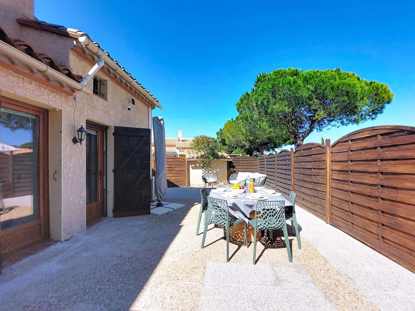 Le Mas des Oliviers - Outside