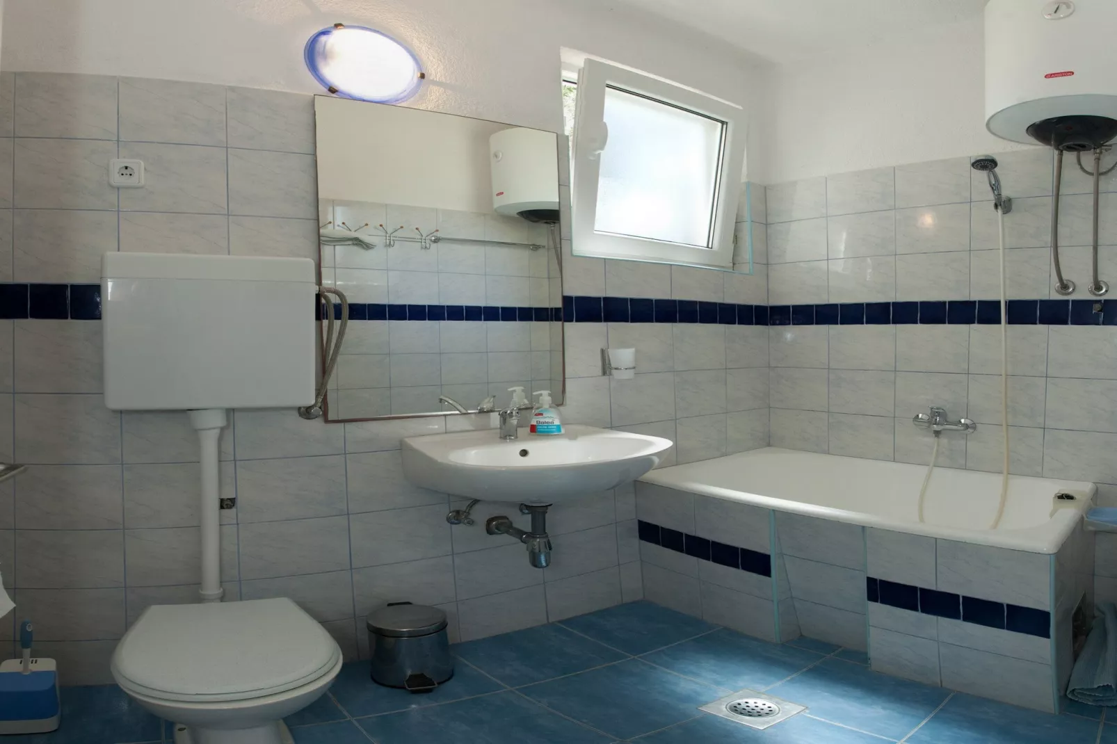 Wonderful Visinisce Apartments with Terrace and Sea Views - Standard Three Bedroom Apartment (Owner 2) - Bathroom