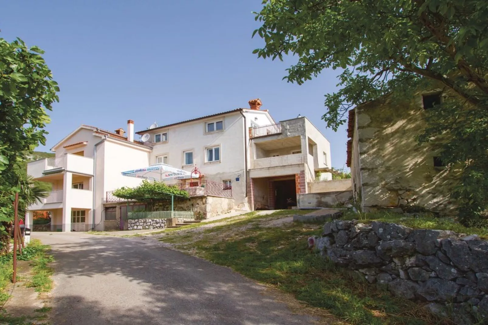 Scenic Seafront Brsec Apartment - Three Bedroom Apartment  with Terrace - Im Freien