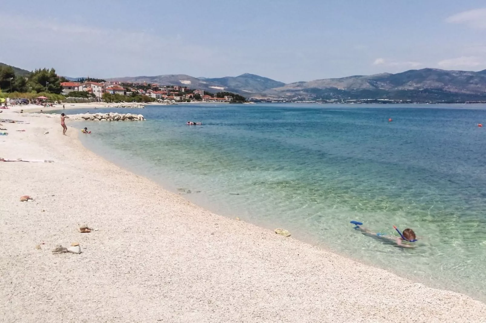 Cozy Beachfront Holiday Home Slatine - Five Bedroom Holiday Home with Terrace and Sea View - Outdoor