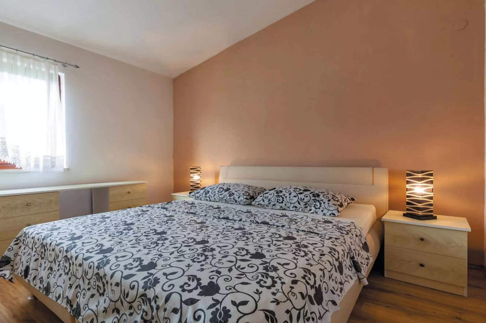 Mediterranean Stylish Villa with Pool in Kastel Stari - Six Bedroom Villa with Pool - Schlafzimmer