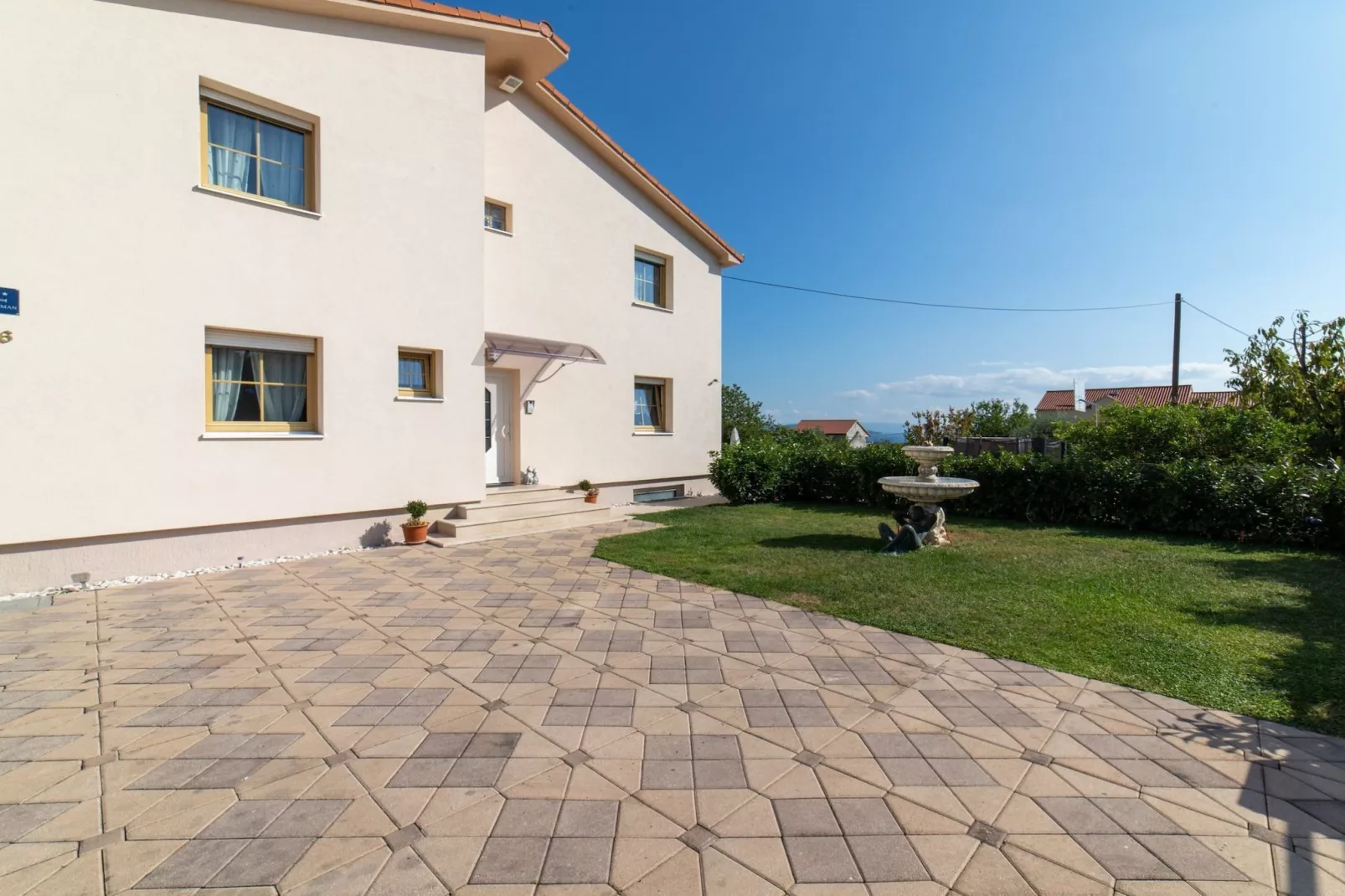 Spacious Holiday Home with Pool and Hot Tub in Kastel Stari - Four Bedroom Holiday Home with Pool - Outdoor