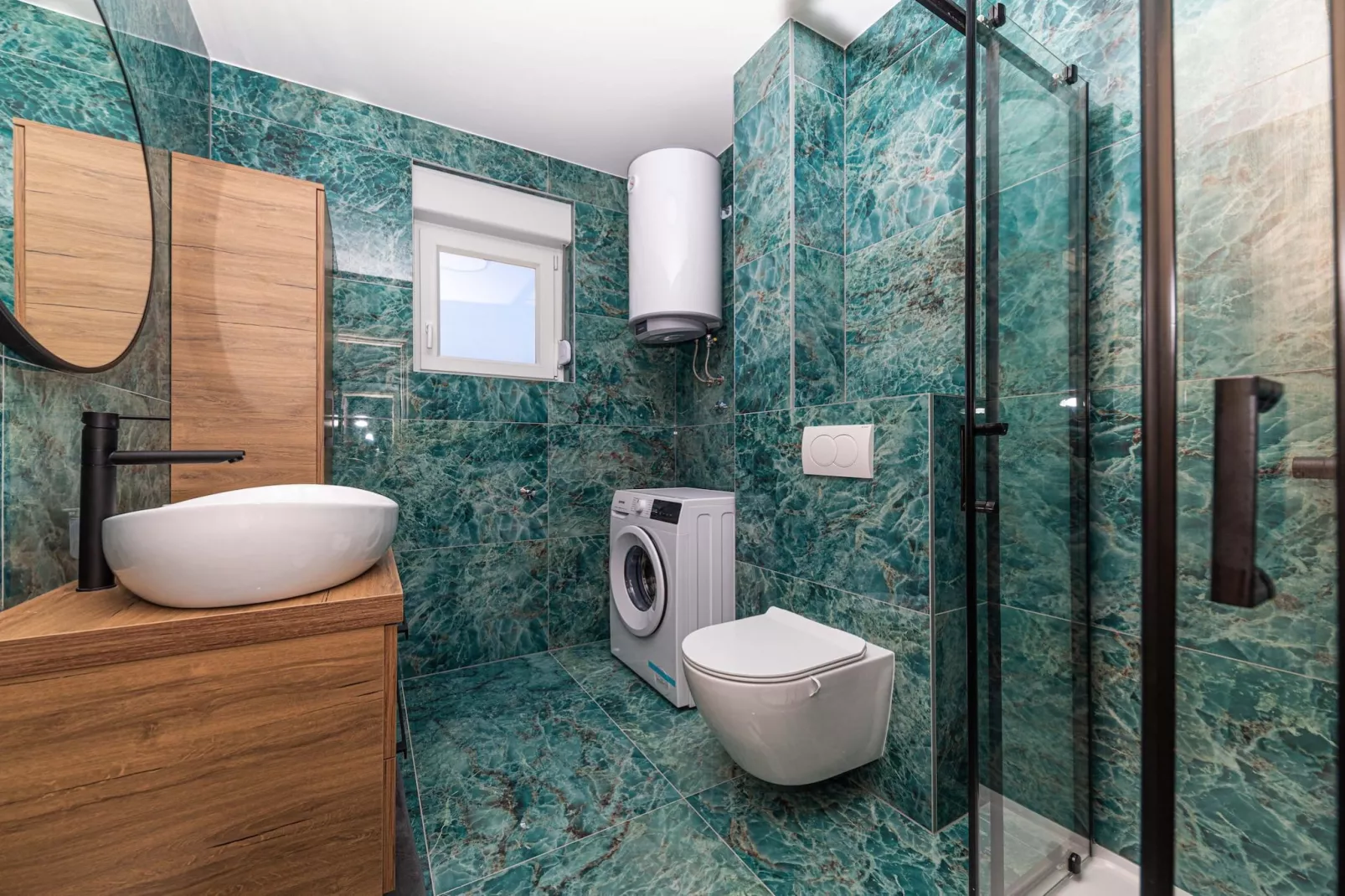 Elegant Kastel Novi Apartment with Sea View Balcony - Two Bedroom Apartment with Sea View and Balcony - Bathroom