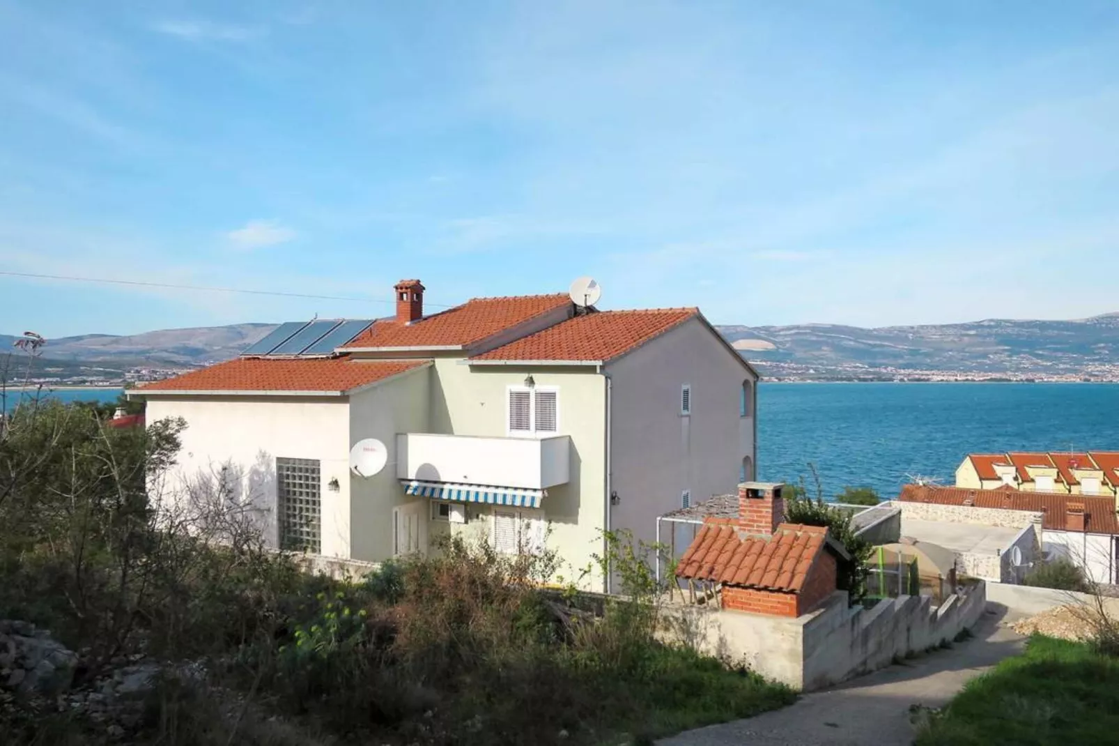 Sea-View Apartments with Pool, Terrace, and Outdoor Lounge in Scenic Čiovo Island - Comfort One Bedroom Apartment (Sollis III) - Outdoor