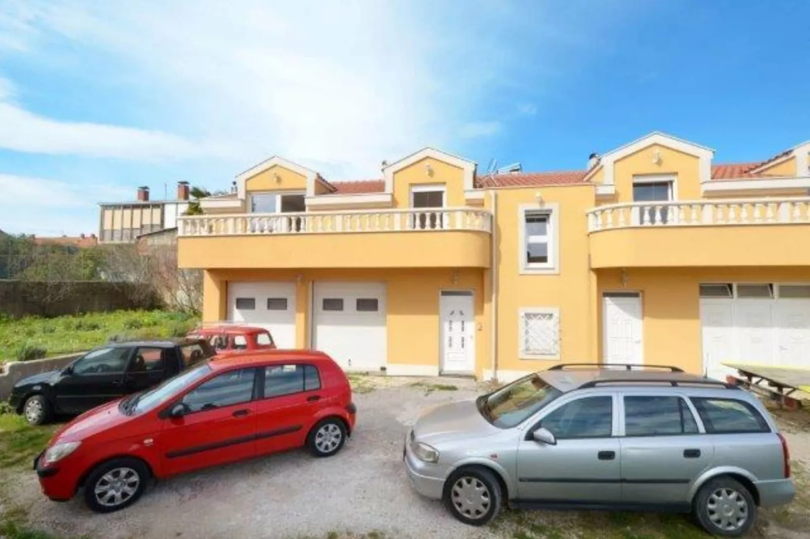 Bright Kaštela Apartment with Balcony and Private Parking - Two Bedroom Apartment - Im Freien