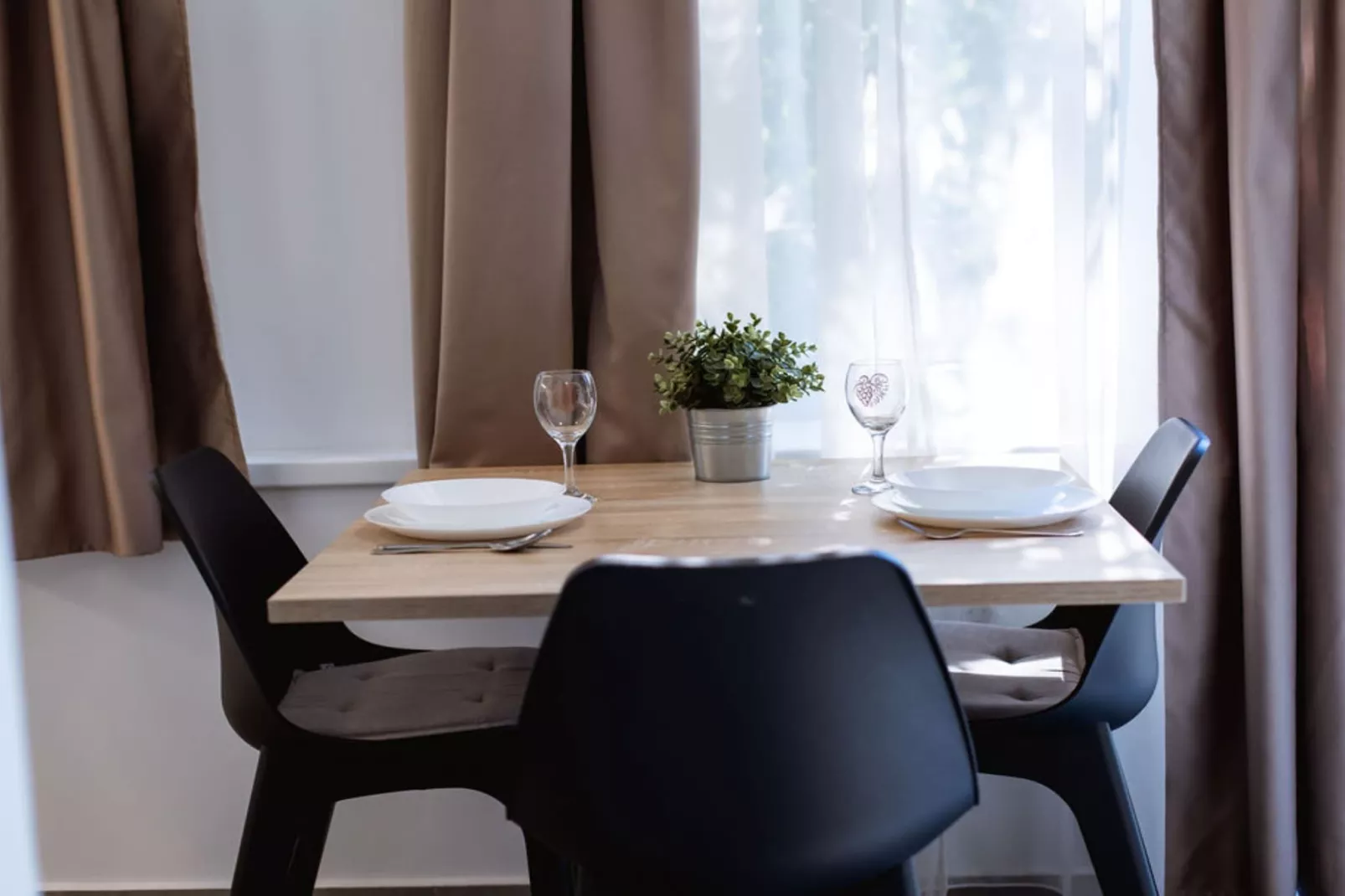 Stylish Apartments with Osijek Near Top Attractions - Standard Studio Apartment  - Maks 3 - Salle à manger