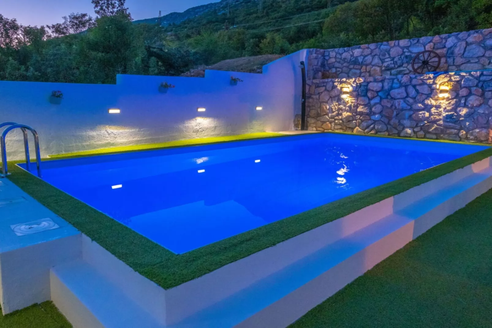 Exquisite Holiday Home with Private Pool and Sauna - Three Bedroom Holiday Home - Piscine