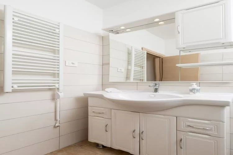 Wonderful Labin Villa with Private Pool and Sea Views - Three Bedroom - Badezimmer