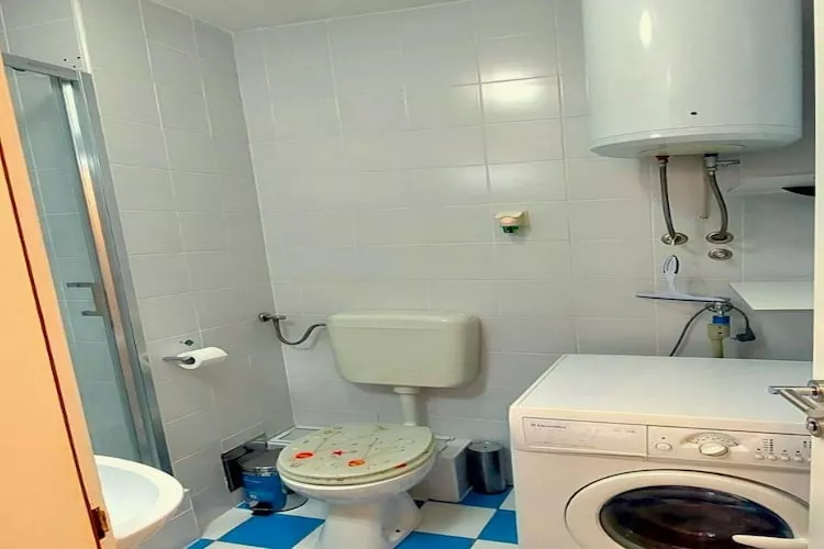 Charming Crikvenica Beachfront Apartment - One Bedroom Apartment - Salle de bain