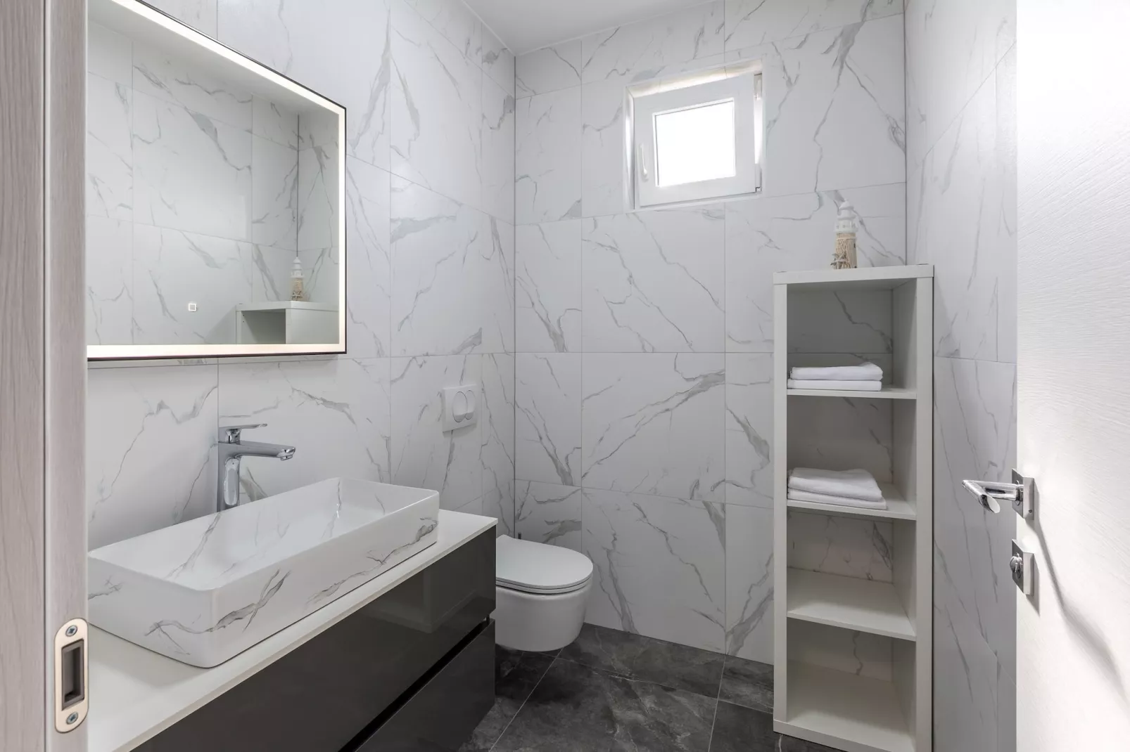 Scenic Kastel Luksic Apartments - Three Bedroom Apartment - Bathroom