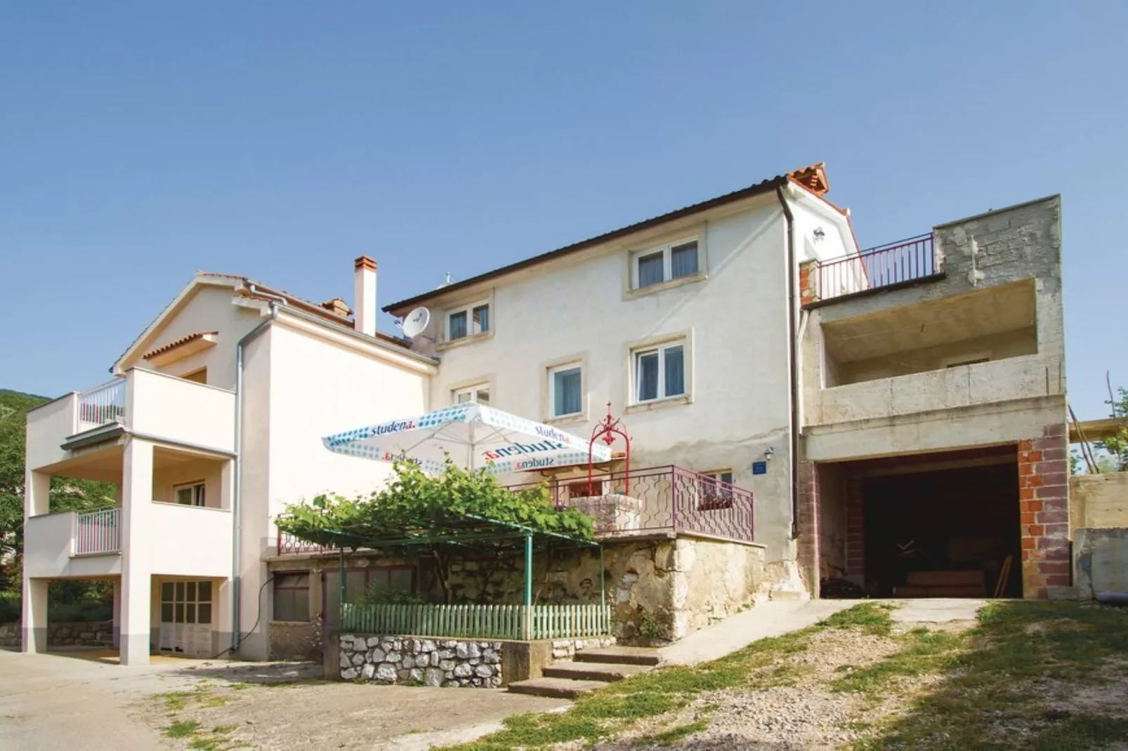 Scenic Seafront Brsec Apartment - Three Bedroom Apartment  with Terrace - Im Freien