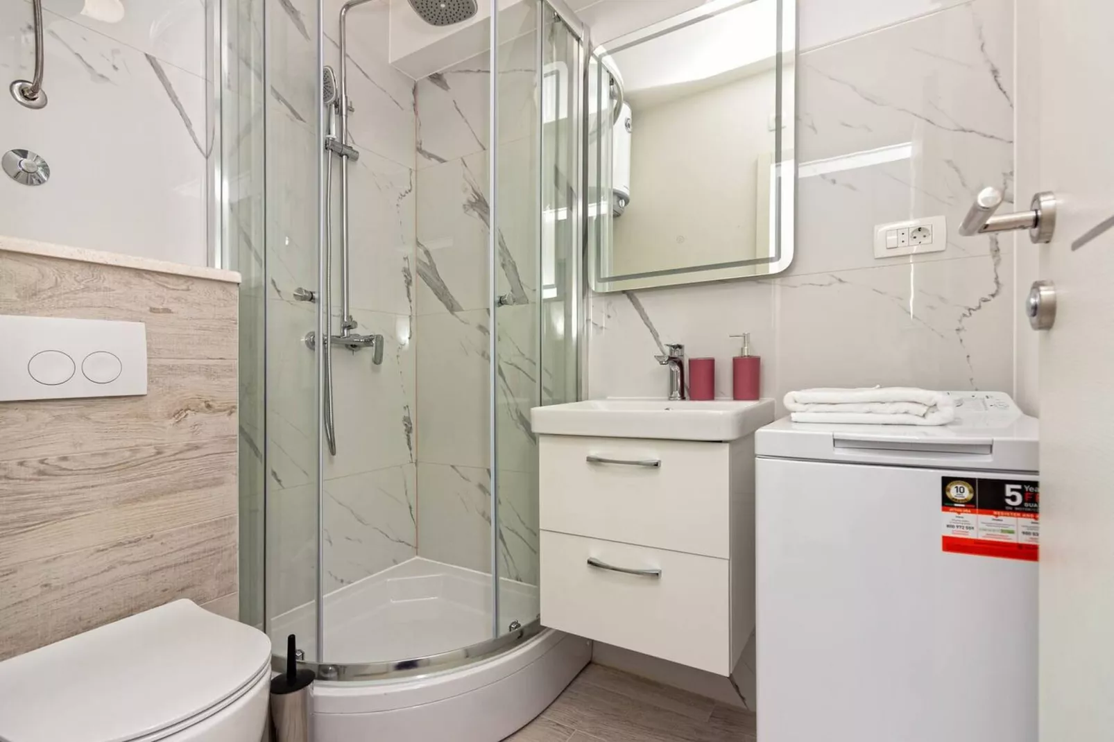 Modern Apartments with Private Balcony - Premium One Bedroom Apartment (Owner S2) - Badezimmer