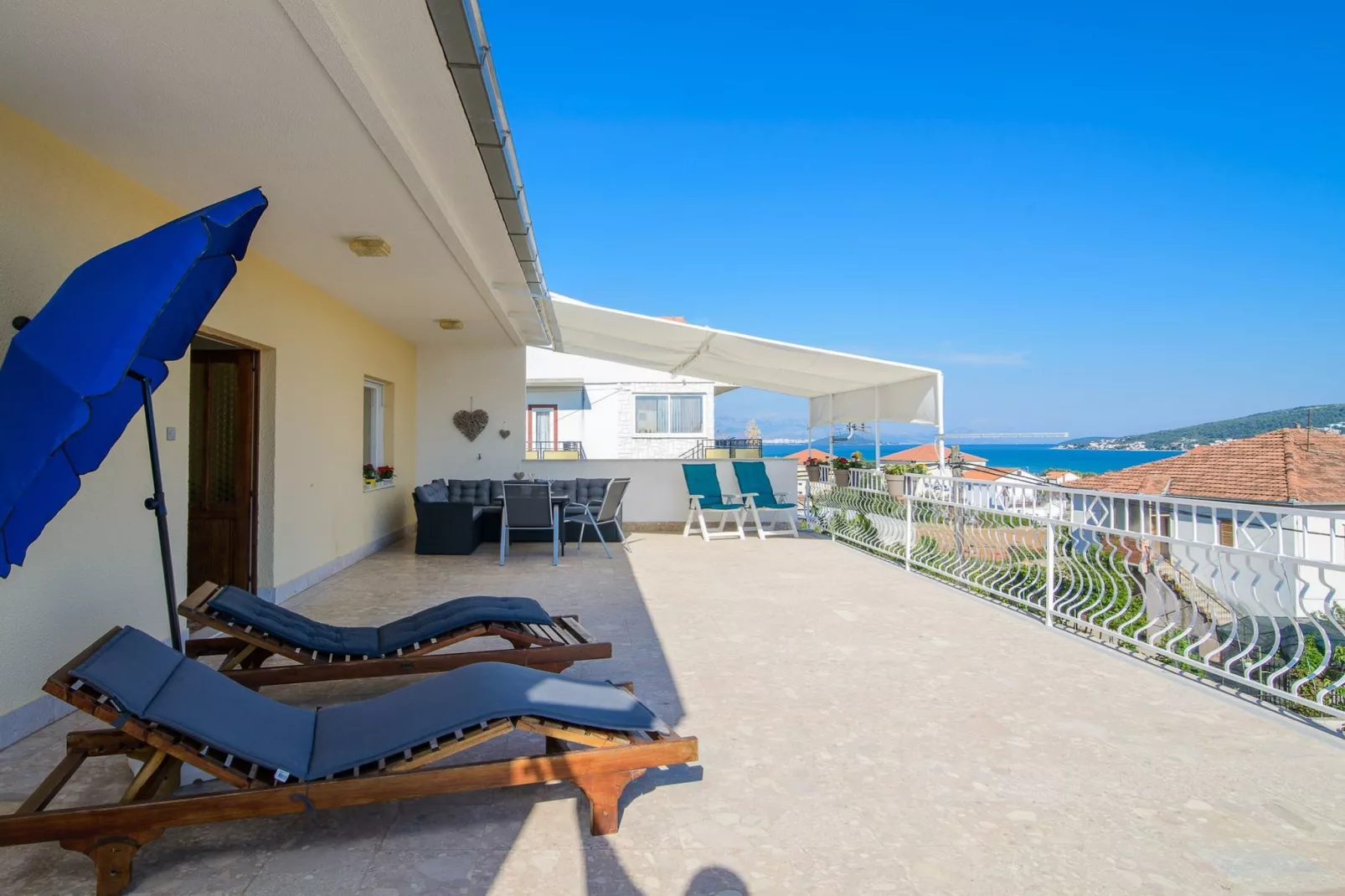 Modern Apartment Near Trogir Beach with Sea View Terrace and Lounge Area - Two Bedroom Apartment - Terrace balcony