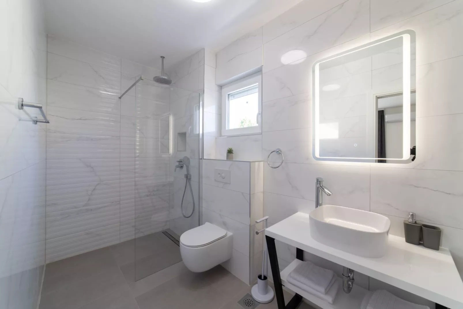 Luxury Kastela Villa with Heated Pool and Lounge Area - Four Bedroom Villa - Bathroom