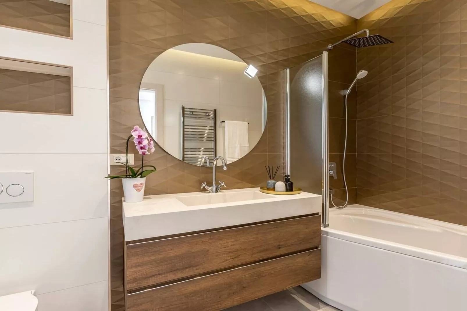 Sophisticated Oasis Residence Villa with Pool - Three Bedroom Villa with Pool - Badezimmer