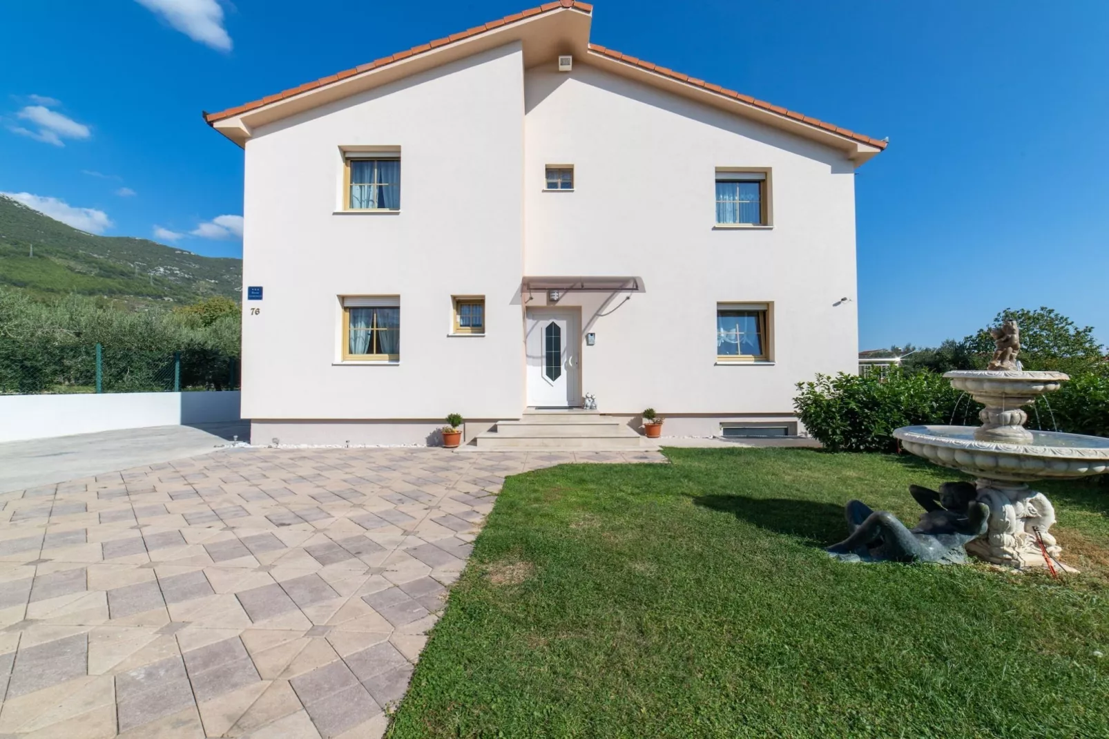 Spacious Holiday Home with Pool and Hot Tub in Kastel Stari - Four Bedroom Holiday Home with Pool - Outdoor