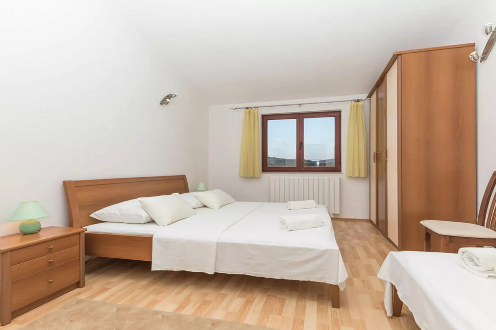 Relaxing Holiday Home with Pool, Fitness Area, and Entertainment Facilities - Six Bedroom Holiday Home - Schlafzimmer
